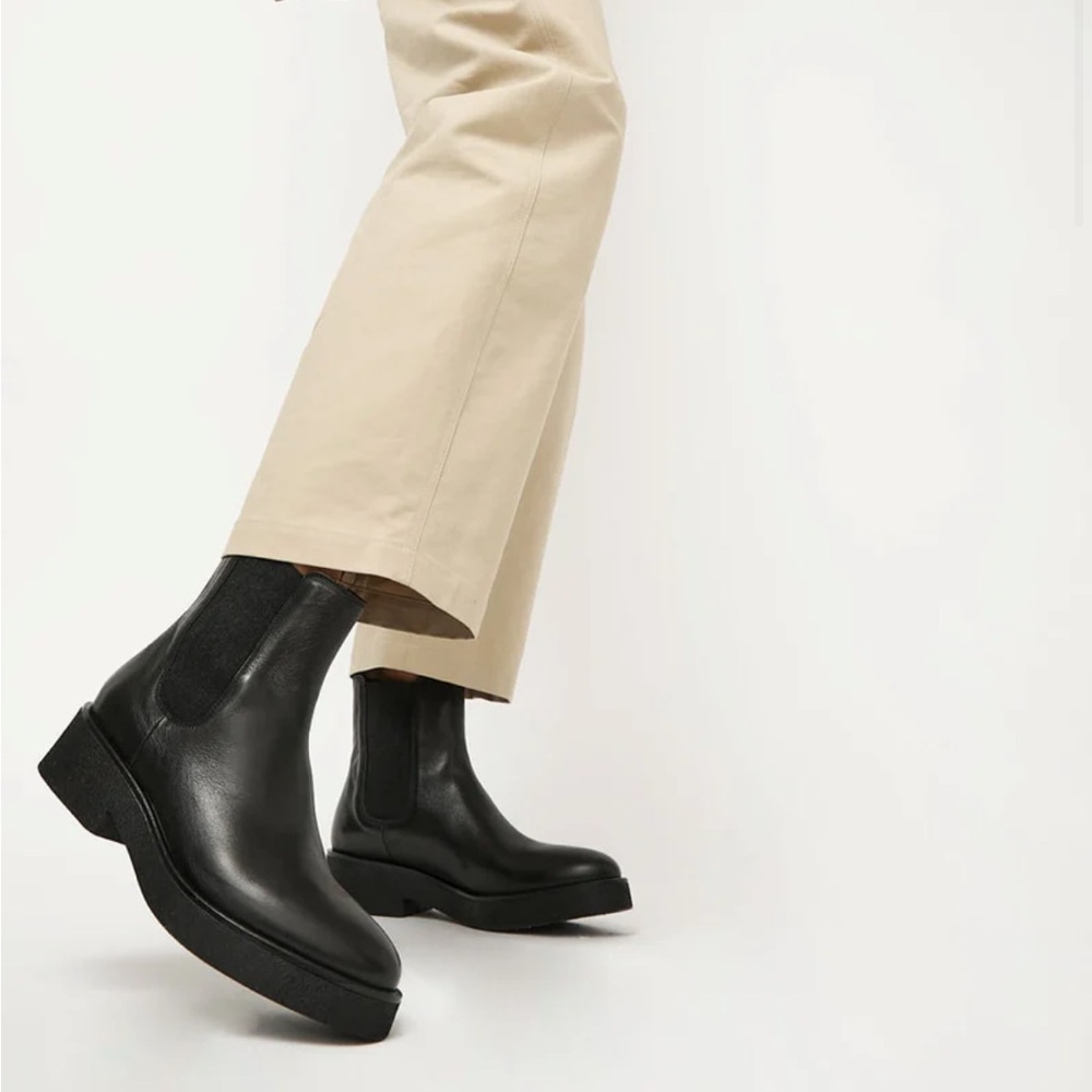 No. 6 Pull-On Crepe Sole Boot